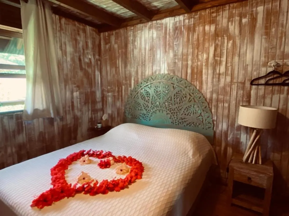Moorea Dolphin Lodge 0*,  Polinesia Francese